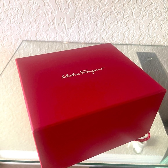 FERRAGAMO
Gancino Yellow Gold Bracelet Watch- Brand New W/tags - Picture 4 of 5